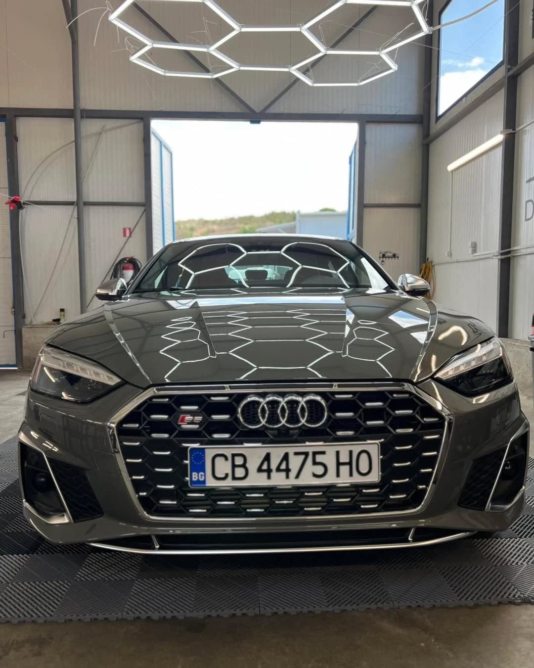 Audi S5 след комплексен детайлинг с почистен екстериор и интериор